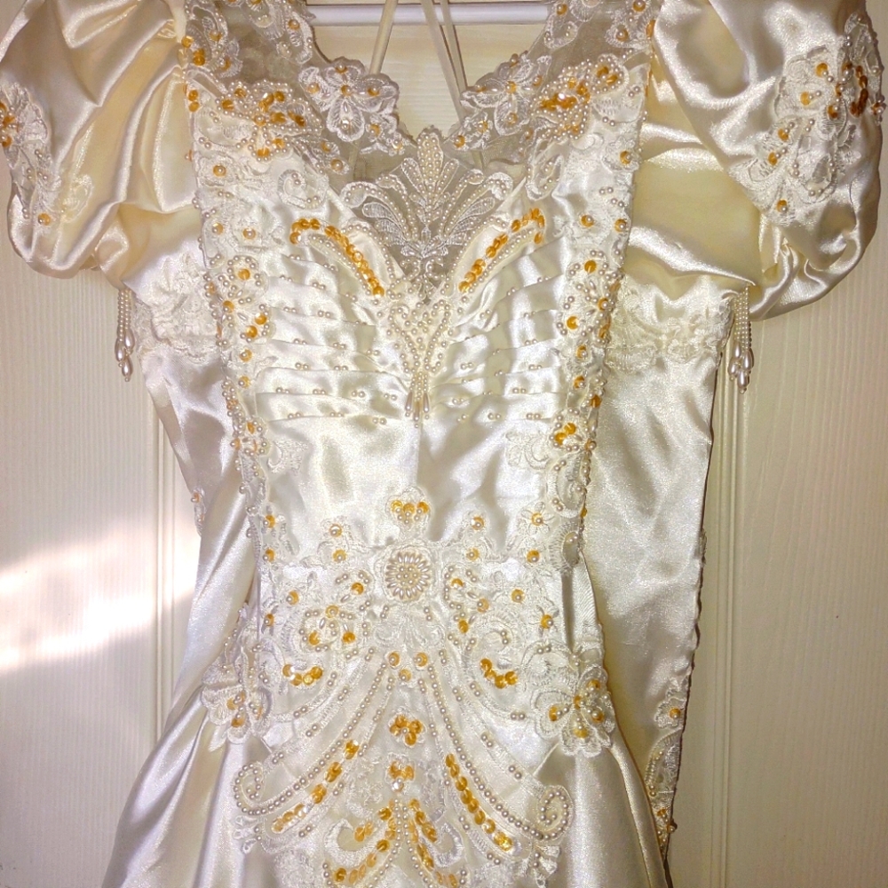 NEVER WORN (no bad luck) antique style vintage wedding dress size 6!